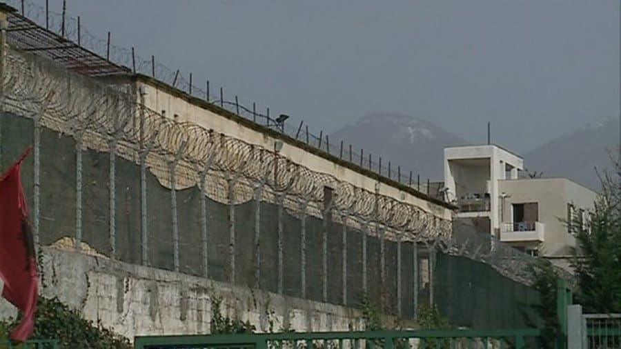 Dhunë në IEVP Reç, dy të paraburgosur godasin punonjësin e Policisë së Burgjeve