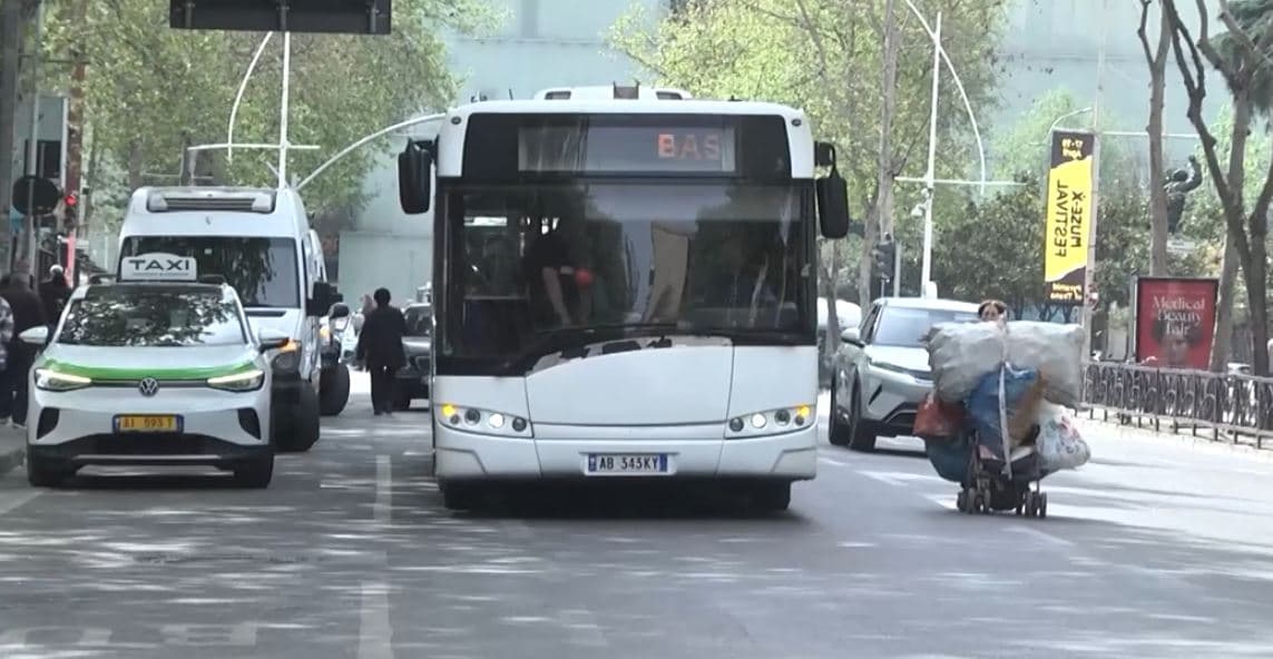 Ulet flota e autobusëve me 40%/ Shoqata e Transportit Publik: Institucionet nuk përgjigjen (VIDEO)  