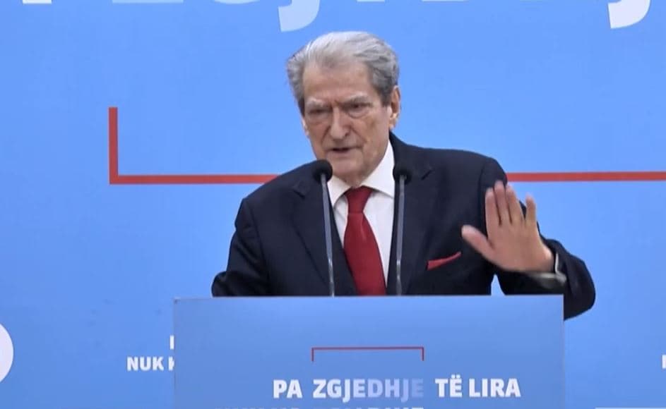 “Investimet e huaja, në pikiatë”/ Berisha: Rama gënjen fermerët, të gjithë japin subvencione për naftën (VIDEO) 