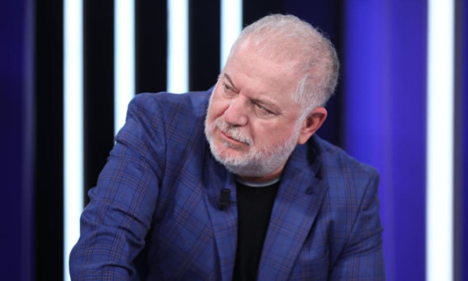 “Meta në kafaz”/ Haxhiu: Gjyqet e tilla duhen bojkotuar, imazhi turp për shtetin