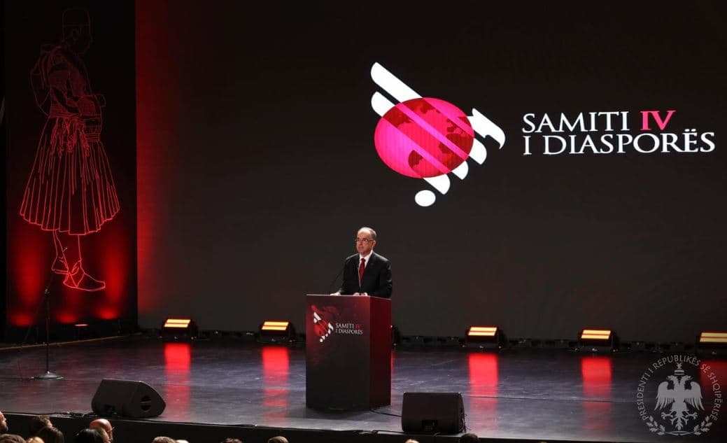 Samiti i Diasporës në Tiranë/ Begaj: Shqiptaria nuk mbaron brenda kufijve tanë, shqiptarët janë fuqi globale