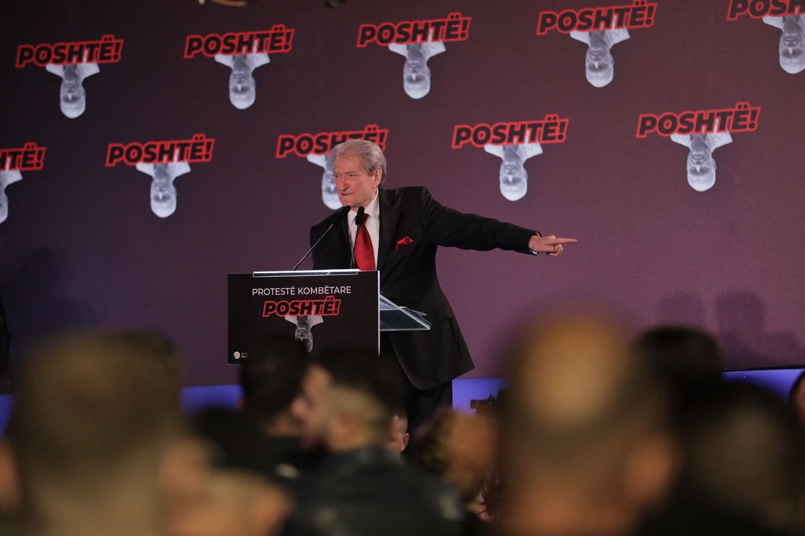 Berisha nga protesta: Edi Rama koha jote ka marrë fund, dorëhiqu. Nëse nuk vjen në gjyq, të ftoj në debat