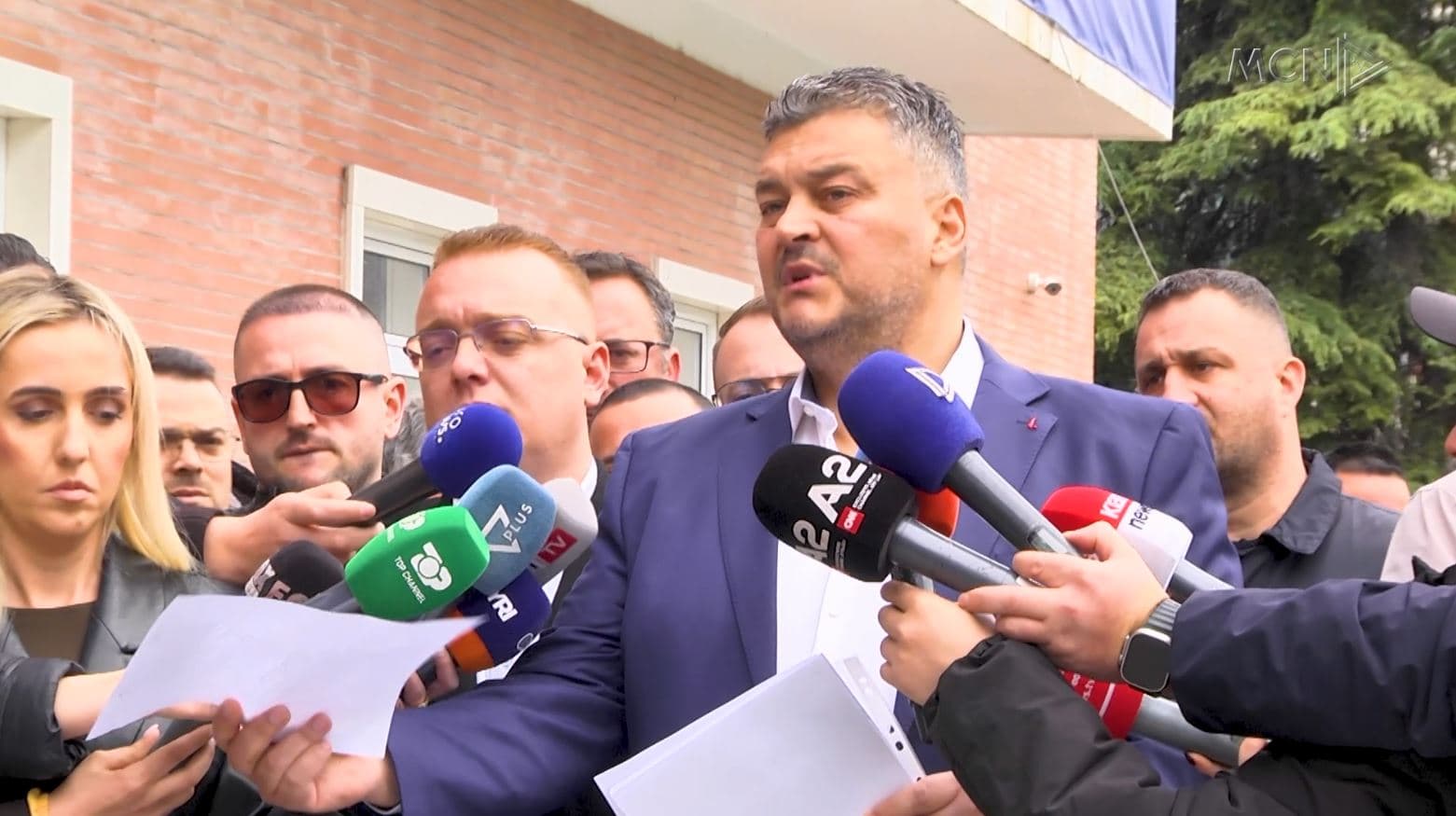 Të përjashtuarit kërkojnë përballje/ Demokratët e Durrësit në selinë e PD: Duam sqarim me Berishën (VIDEO)