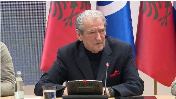 Berisha: Mafia mediatike shqiptare më e rrezikshme se ajo e kokainës, mbrojnë Ramën dhe sulmojnë opozitën