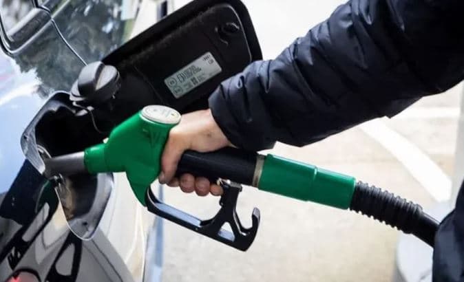 Bordi rrit çmimin e karburanteve/ Nafta shkon në 215 lekë/litri, benzina në 178 lekë