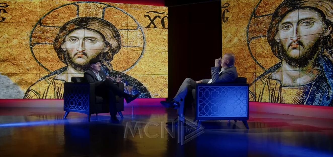 Një risi në Tiranë: debat publik në hotelin Tirana International mes një ateisti (Mustafa Nano) e një të krishteri (Kaon Serjani) 
