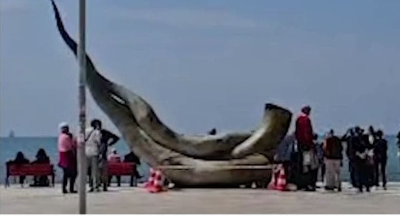   Dëmtohet skulptura “Rrënjët” në shëtitoren “Taulantia” në Durrës