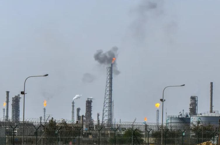 Irani: Goditen ndërtesat qeveritare dhe infrastruktura energjetike në Kuvajt