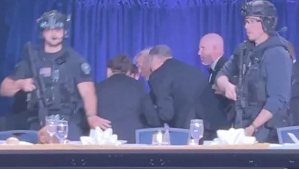 Të shtëna në darkën e korrespondentëve të Shtëpisë së Bardhë/ Evakuohet Trump, arrestohet autori 31-vjeçar (VIDEO)