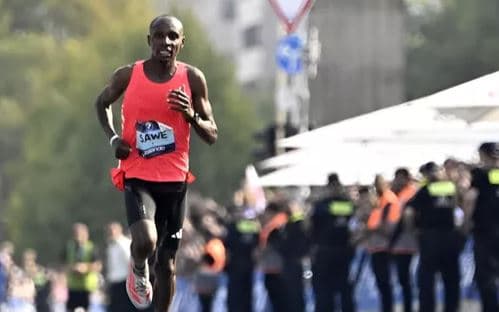 Keniani Sabastian Sawe bëhet njeriu i parë në histori që përfundon një maratonë në më pak se dy orë