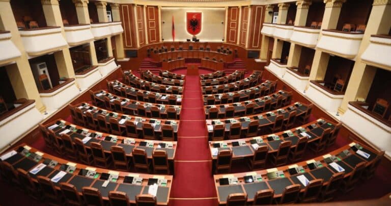 Sot seancë plenare në Kuvend, interpelanca me katër ministra në fokusin e debatit