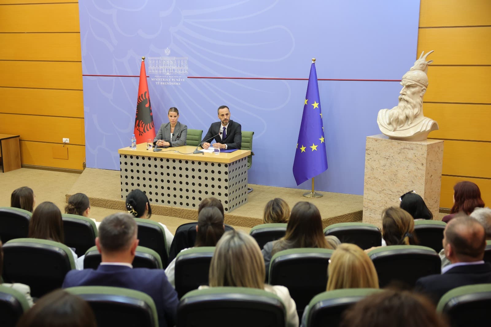 Lamallari: 150 mijë euro pasuri të krimit kalojnë te 21 OJF për projekte sociale