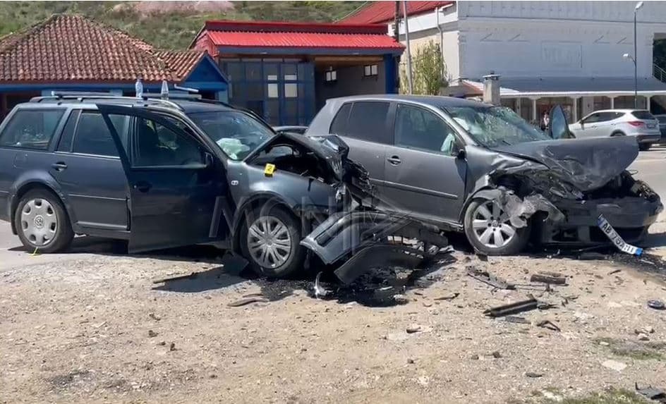     Aksident në Maliq, përplasen dy automjete, lëndohen dy persona
