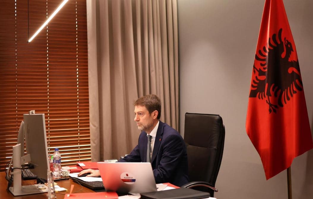   Hoxha bisedon me Yvette Cooper: Përpjekje të koordinuara për rihapjen e Ngushticës së Hormuzit