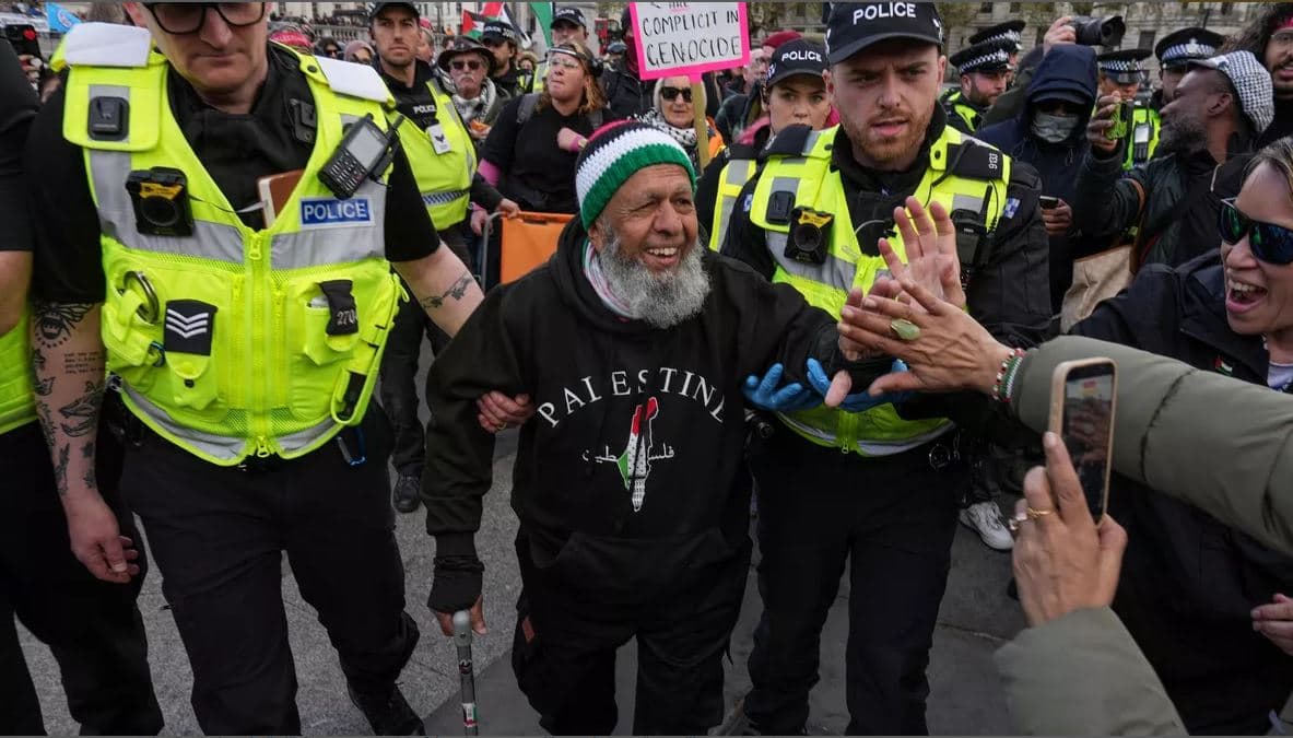Londër, arrestohen 100 protestues që mbështesin Palestinën
