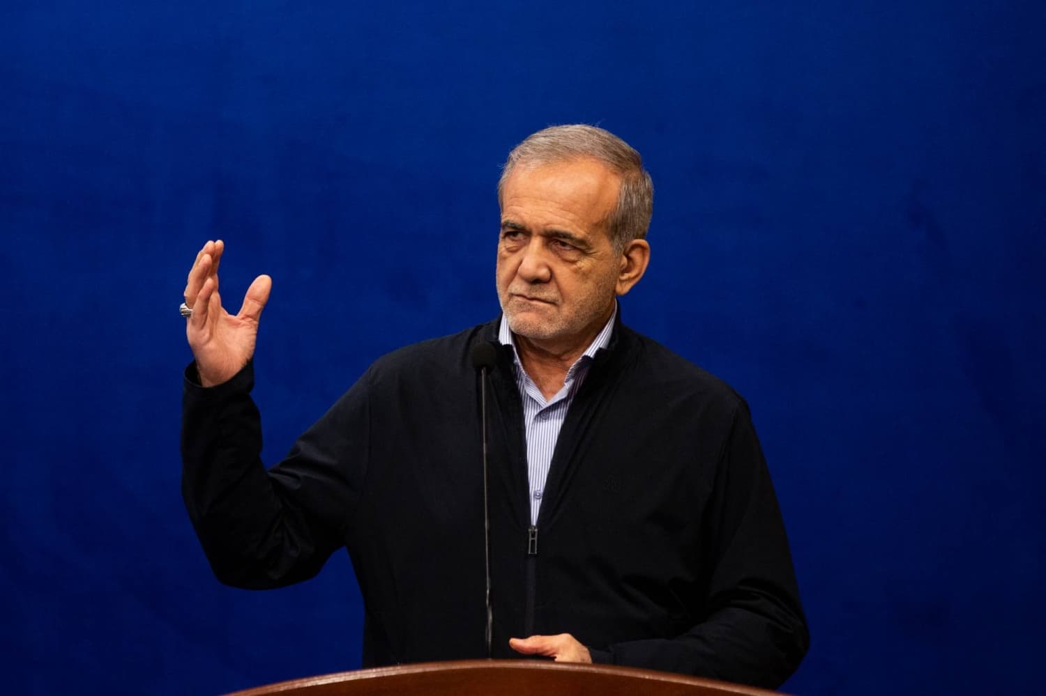 Presidenti iranian Pezeshkian urdhëron rivendosjen e lidhjes së internetit