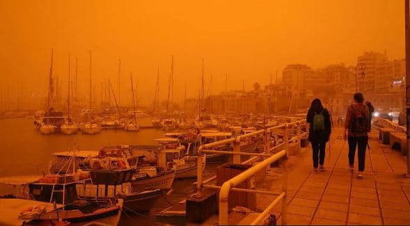 Stuhi dhe pluhur nga Sahara/ Greqia mes motit ekstrem, një person humb jetën 