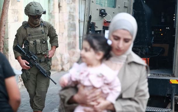 Dhuna gjinore dyshohet si faktor në largimin e familjeve palestineze nga shtëpitë e tyre