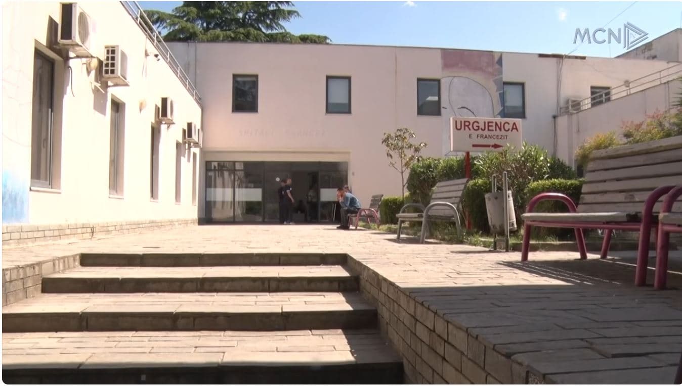 Spitali Francez, vetëm një pajisje për sytë. Qytetarët detyrohen të shkojnë te privati