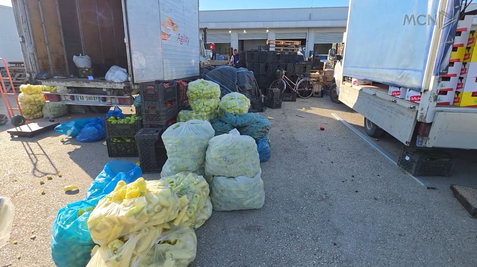 Produktet bujqësore po shiten më lirë/ Dalja e prodhimit vendas sjell ulje të ndjeshme e çmimeve (VIDEO)