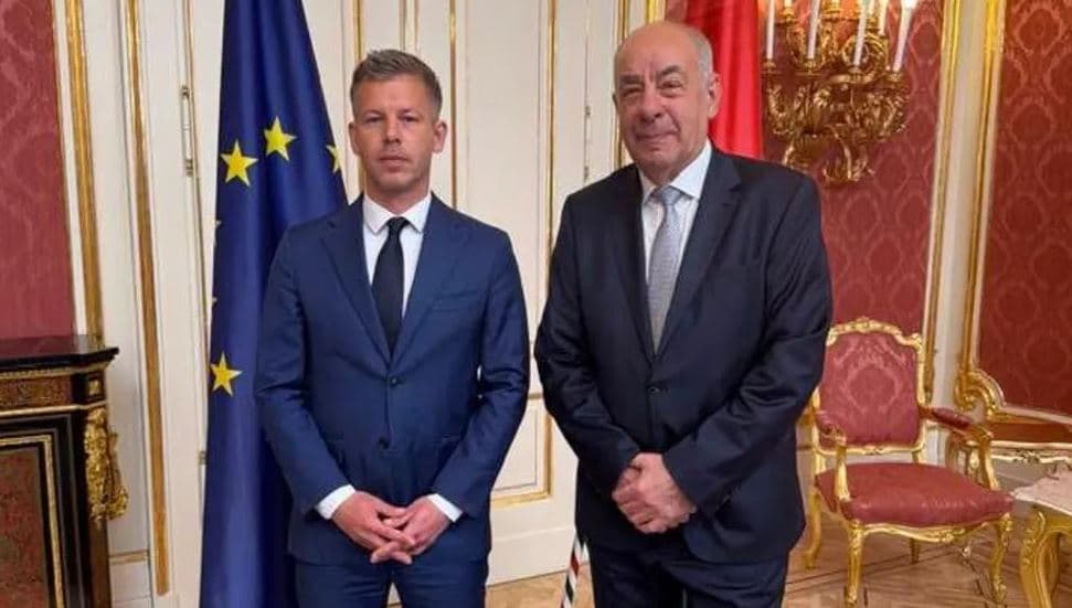 Hungari/ Fituesi i zgjedhjeve parlamentare Péter Magyar i bën thirrje Presidentit të Republikës të japë dorëheqjen