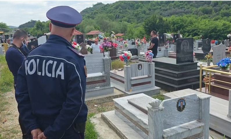     Ngjarje e pazakontë në Lushnjë/ Vidhen eshtrat e një personi të vdekur prej 17 vitesh, mister motivet