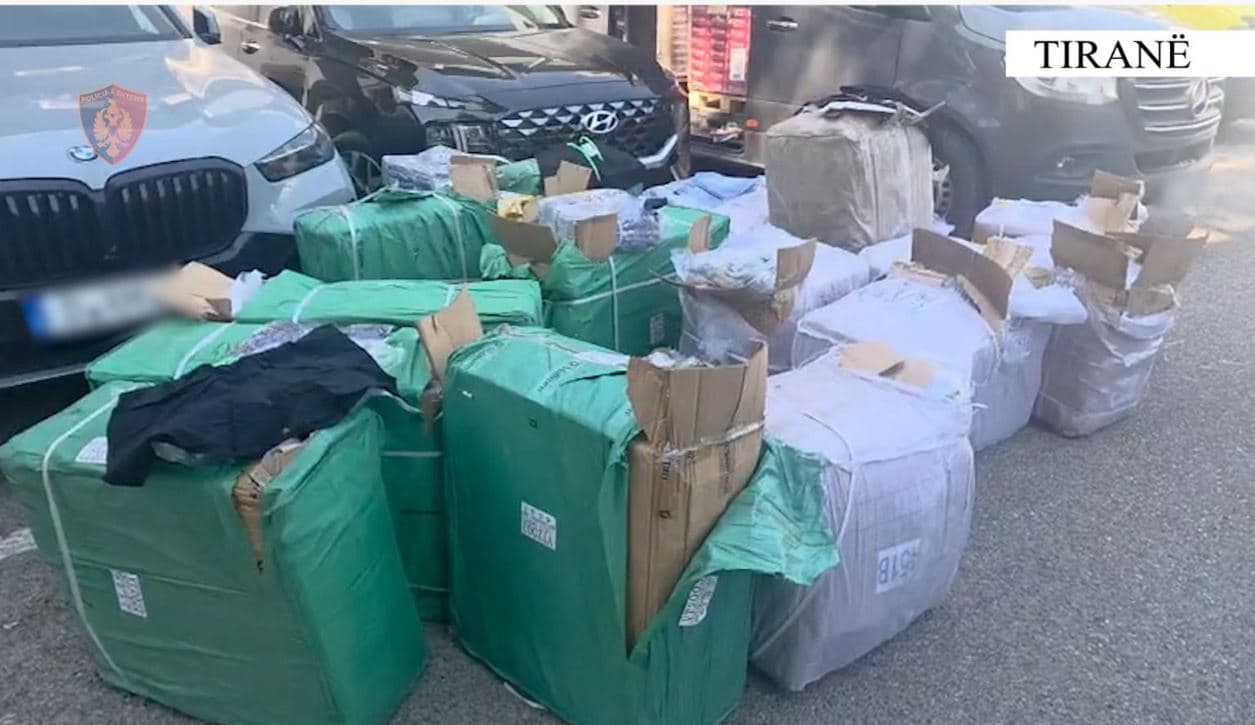 Tiranë/ Veshje kontrabandë me vlerë 45 mijë euro, arrestohet 26-vjeçari nga Korça