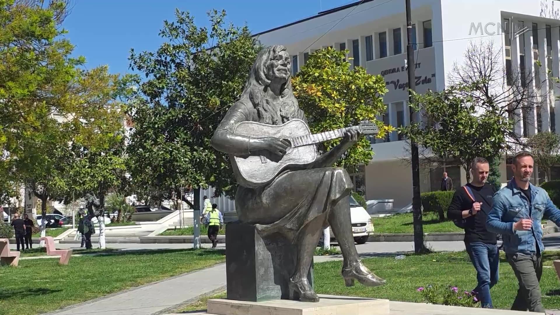 Nën tingujt e Vaçe Zelës / Lushnja përkujton 87-vjetorin e ikonës së muzikës shqiptare (VIDEO)