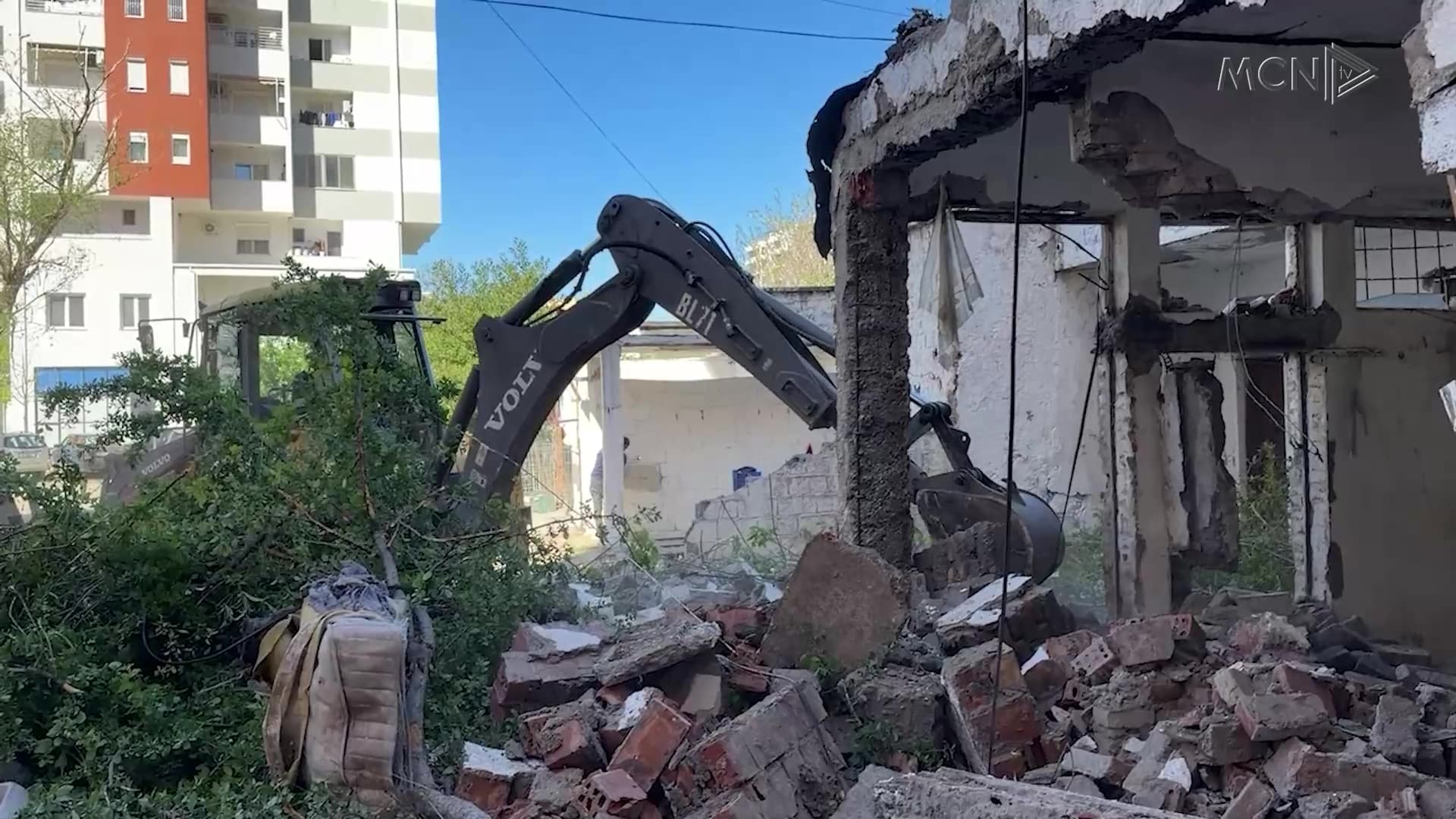 Lezhë, shemben objektet pas Katedrales / 12 familje kundërshtojnë ndërhyrjen: Bonusi i qirasë nuk mjafton (VIDEO)