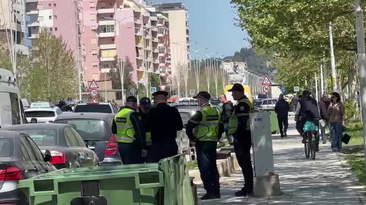 Aksident në rrugën Transballkanike të Vlorës, automjeti përplas 64-vjeçaren në vijat e bardha (VIDEO)