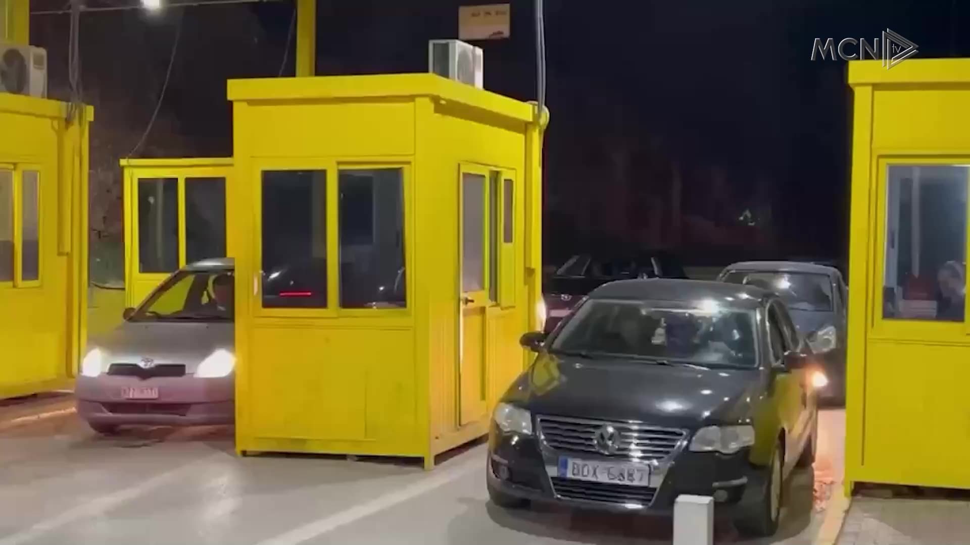 Fluks në doganën e Kapshticës / Një orë e gjysmë pritje, emigrantët kthehen në atdhe për Pashkën (VIDEO)