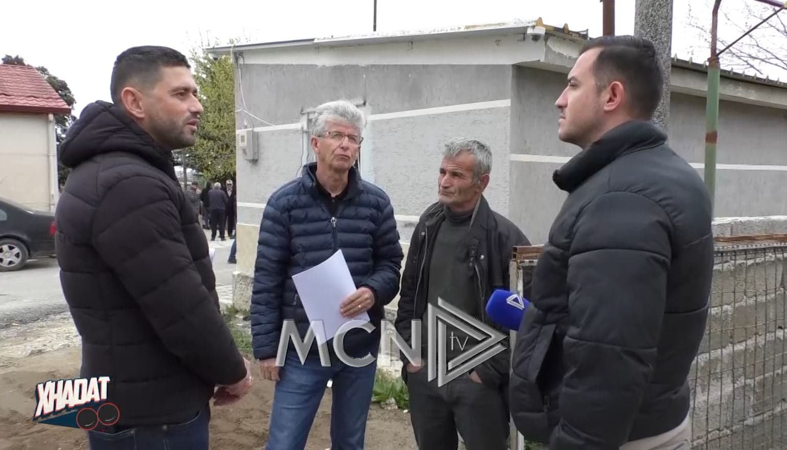 Xhadat/ Ujërat e zeza i mbushin shtëpinë qytetarit në Lushnjë, policia i bllokon punimet, UKL i jep zgjidhje situatës!