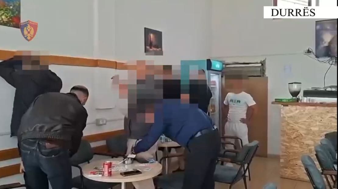 Shisnin kokainë dhe kanabis afër shkollave, arrestohen 9 persona në Kavajë
