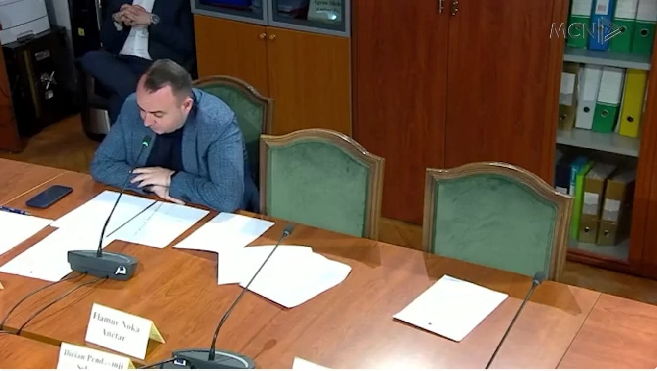 “Pastroni AKSHI-n nga grupi i Agasit”. Hoxha distancohet nga i vëllai në hetim