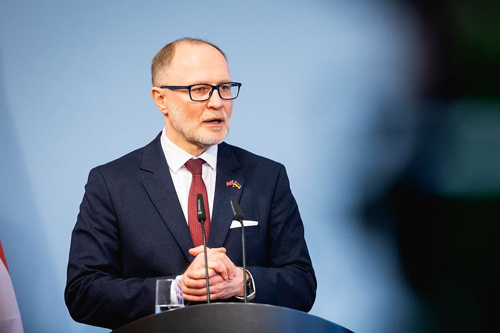 Dronët ukrainas goditën objektet e magazinimit të naftës në Letoni, dorëhiqet ministri i Mbrojtjes 