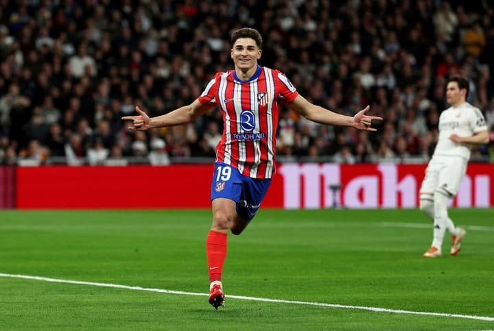 Barcelona, insiston për Julian Alvarezin