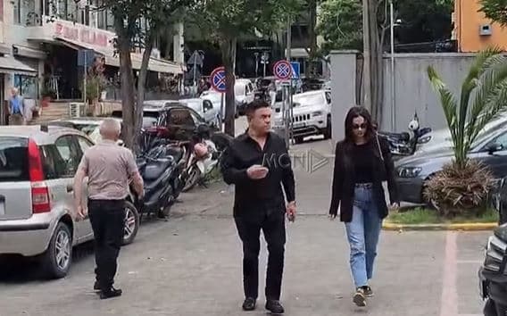 Gjyqi ndaj Laert Haxhiut/ Familjarët e reperit Noizy paraqiten në GJKKO