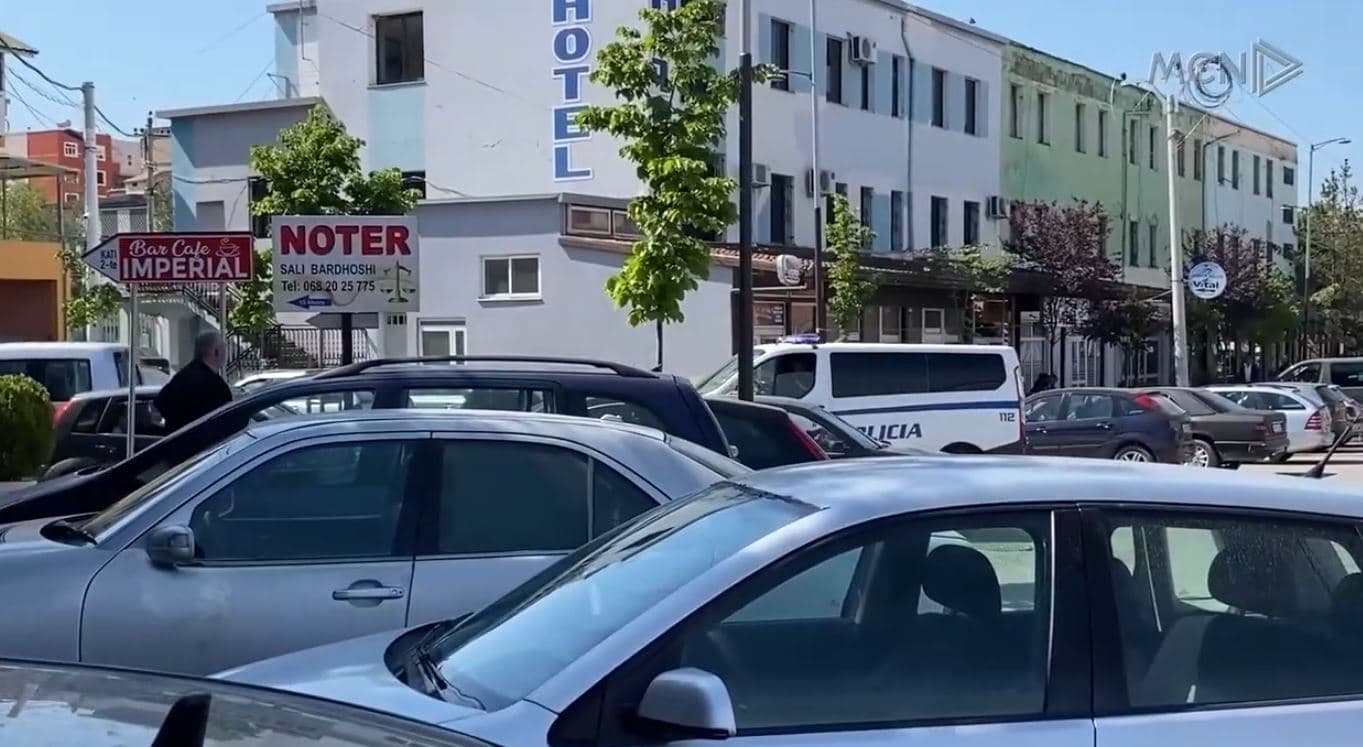 Tritol dyqanit në Laç/ Shpërthimi dëmton fasadën e biznesit (VIDEO)