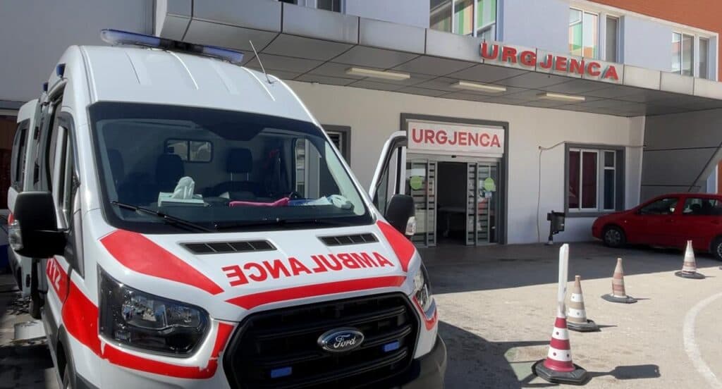 Plagoset me thikë 42-vjeçari në Sarandë