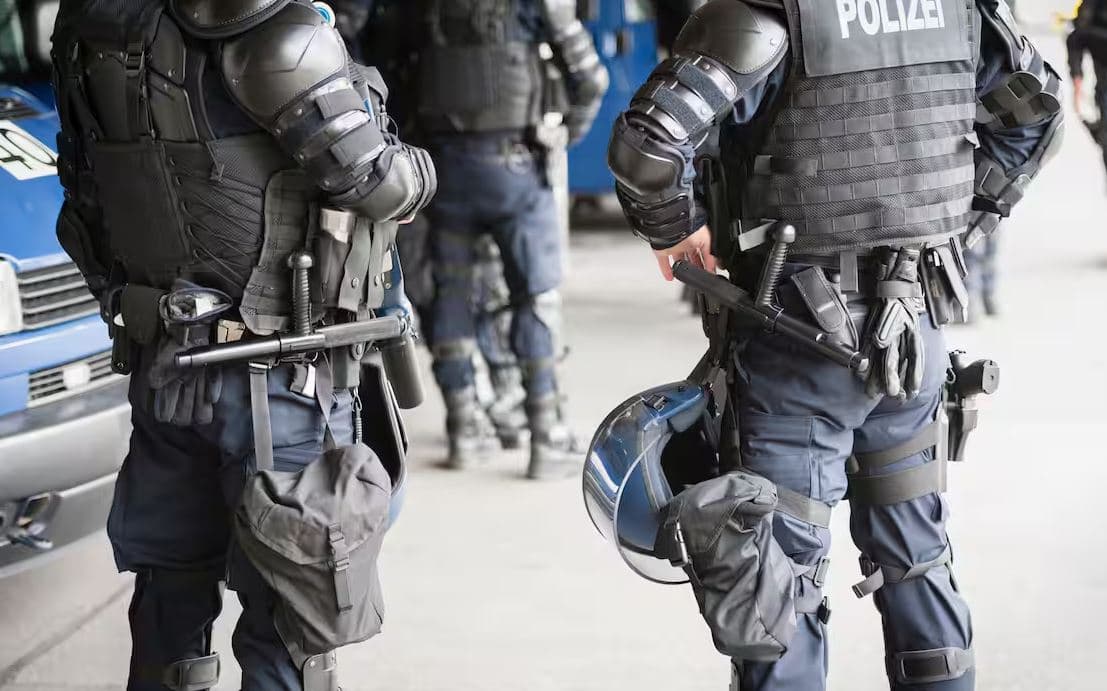 “Allahu Akbar”, sulm me thikë në një stacion treni pranë Zyrihut/ Plagosen tre persona 
