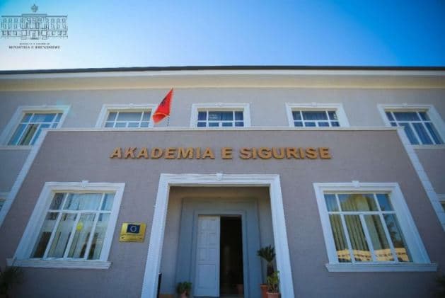 Helmimi i studentëve të Akademisë së Sigurisë, AKU bllokon subjektin Sori-al/  Makaronat ishin me Escherichia Coli dhe Stafilokok