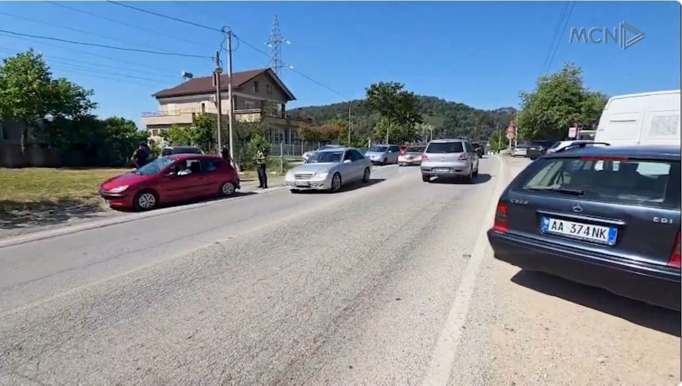 Elbasan, përplaset për vdekje 7-vjeçari. Makina drejtohet nga regjisori Petri Bozo