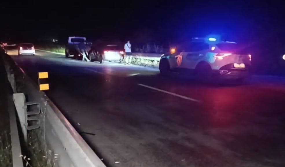 Aksident i dyfishtë në autostradën Fier-Lushnjë, shkaktohen vetëm dëme materiale