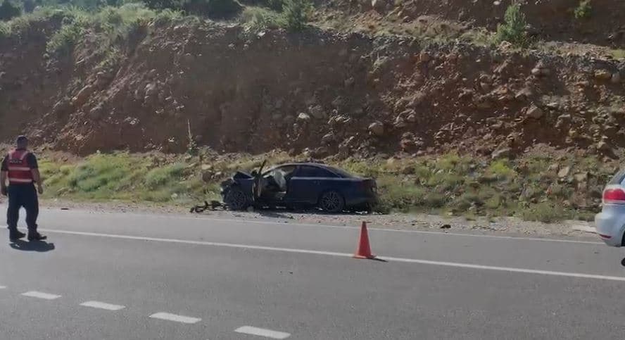       Aksident i dyfishtë në aksin Bulqizë-Klos/ Humb jetën një person, plagosen shtatë të tjerë