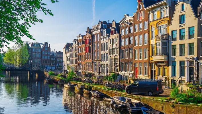 Amsterdam merr vendimin historik për klimën, zhduk reklamat për mishin dhe naftën nga qyteti
