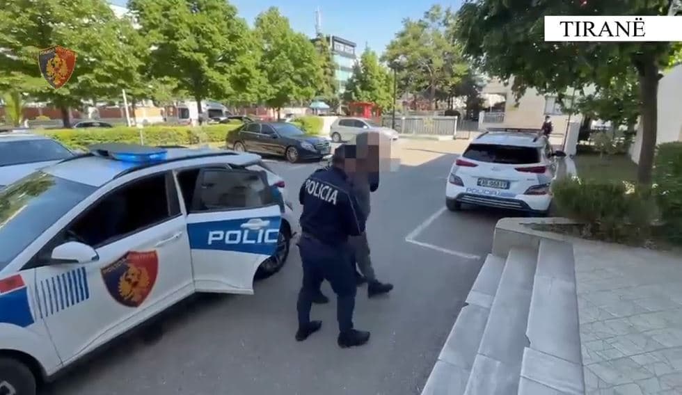 Tiranë/ Arrestohet 31-vjeçari, kapet me 1000 fara kanabisi