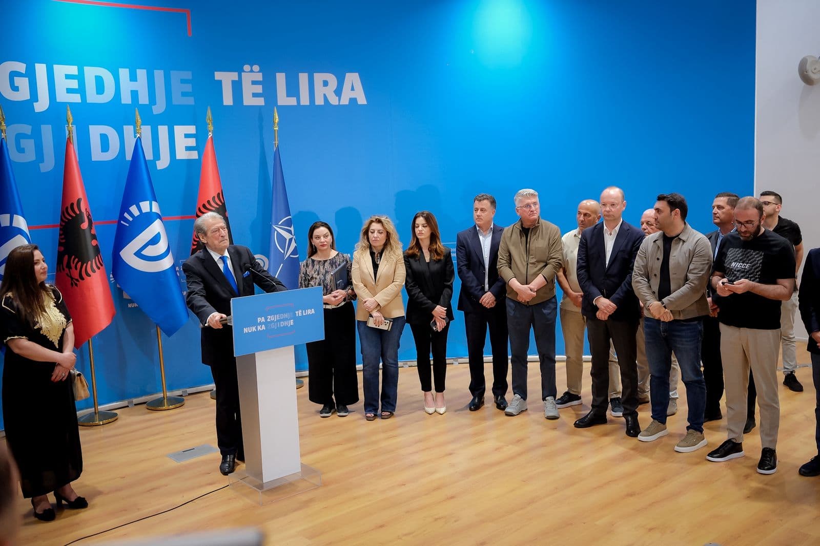 Berisha konfirmohet në krye të PD me 37.341 vota: Mirënjohje, vota kundër do mbahet shënim