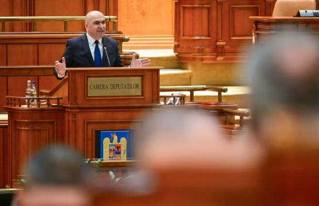 Bie qeveria rumune, kryeministri Bolojan humb votëbesimin në Parlament 