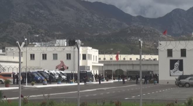 Rihapet regjimi “41 Biss” në burgun e Peqinit, rikthehet izolimi i sigurisë së lartë për të dënuarit me rrezikshmëri të lartë