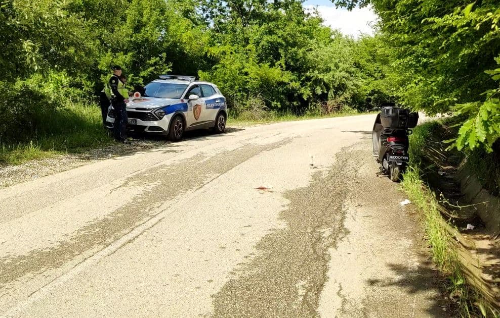   66-vjeçari me motomjet përfundon në kanal në Divjakë, pëson dëmtime në kokë